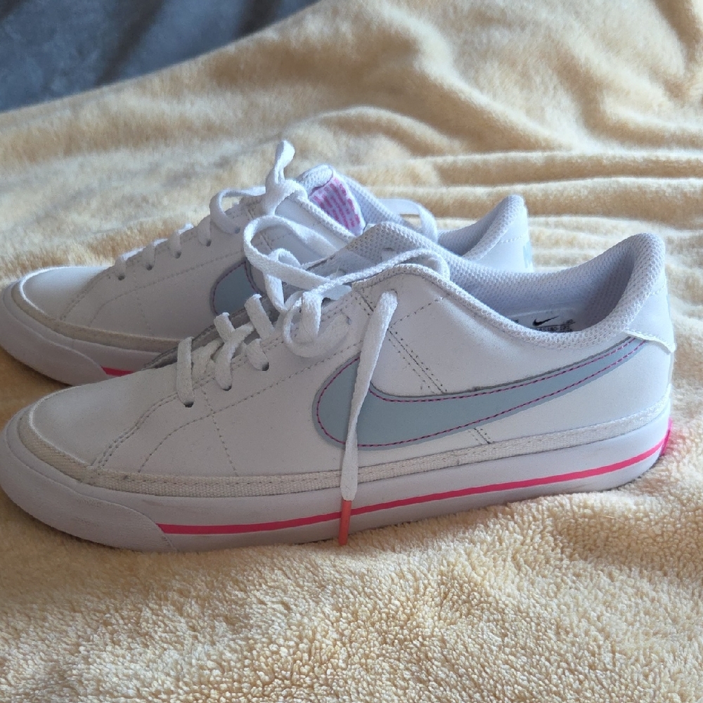 Nike Girls White and Light Blue Sneakers